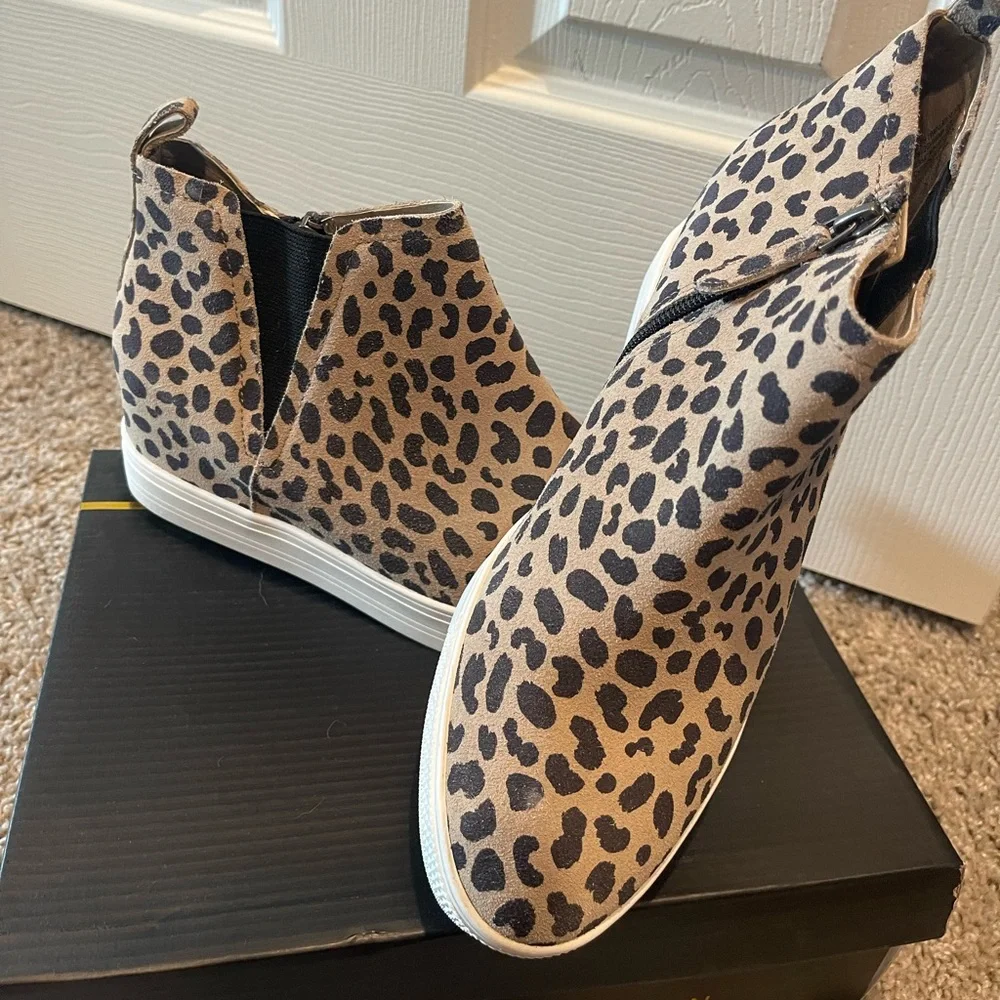 **NEVER WORN ** Cheetah Carlson shoes - Picture 1 of 3